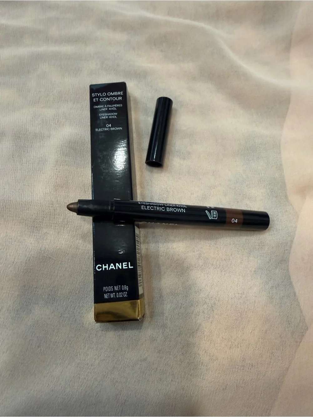 Chanel Stylo Ombre et Contour Eyeshadow Pencil - Electric Brown (04)